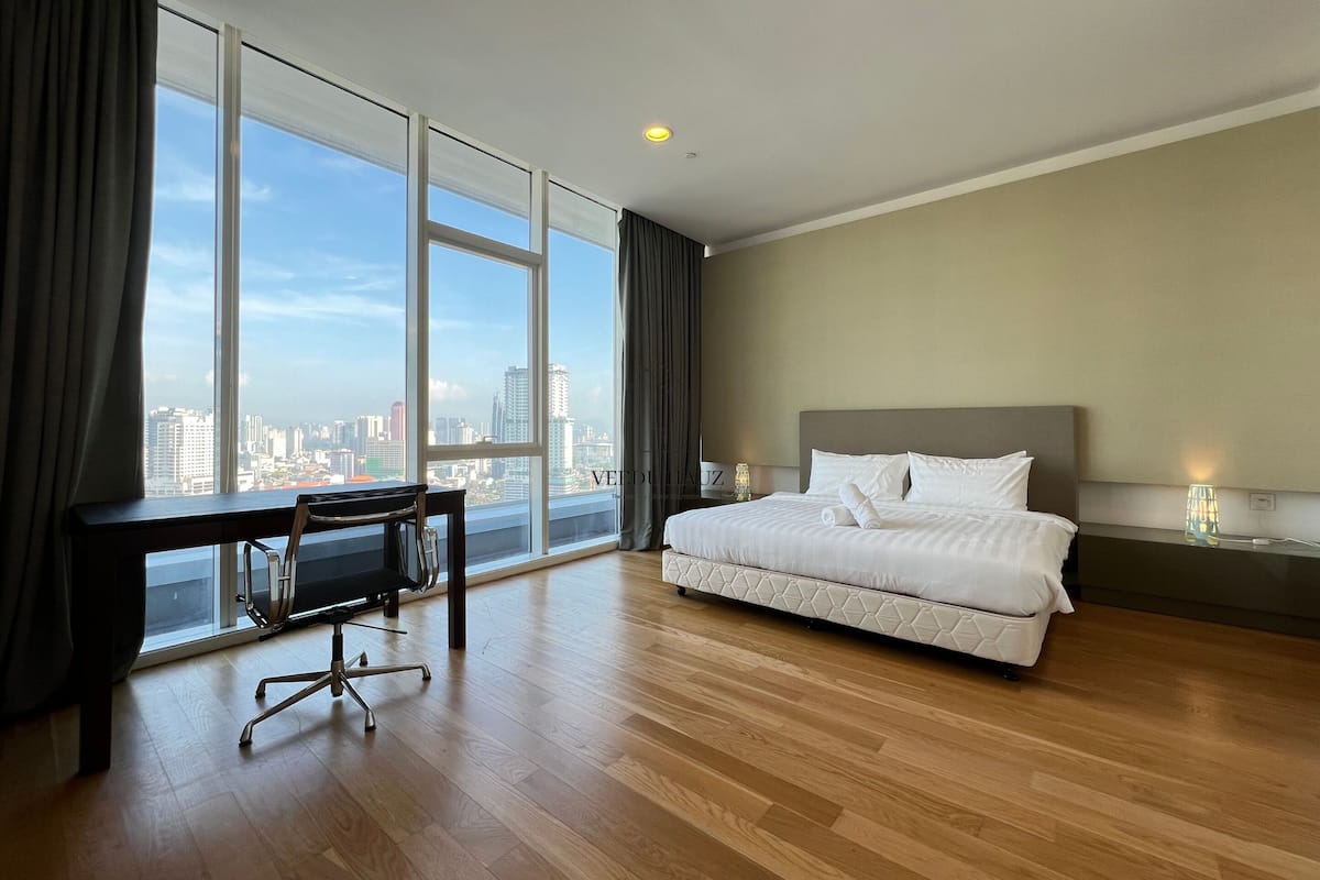 3 bedrooms, blackout curtains, soundproofing, iron/ironing board