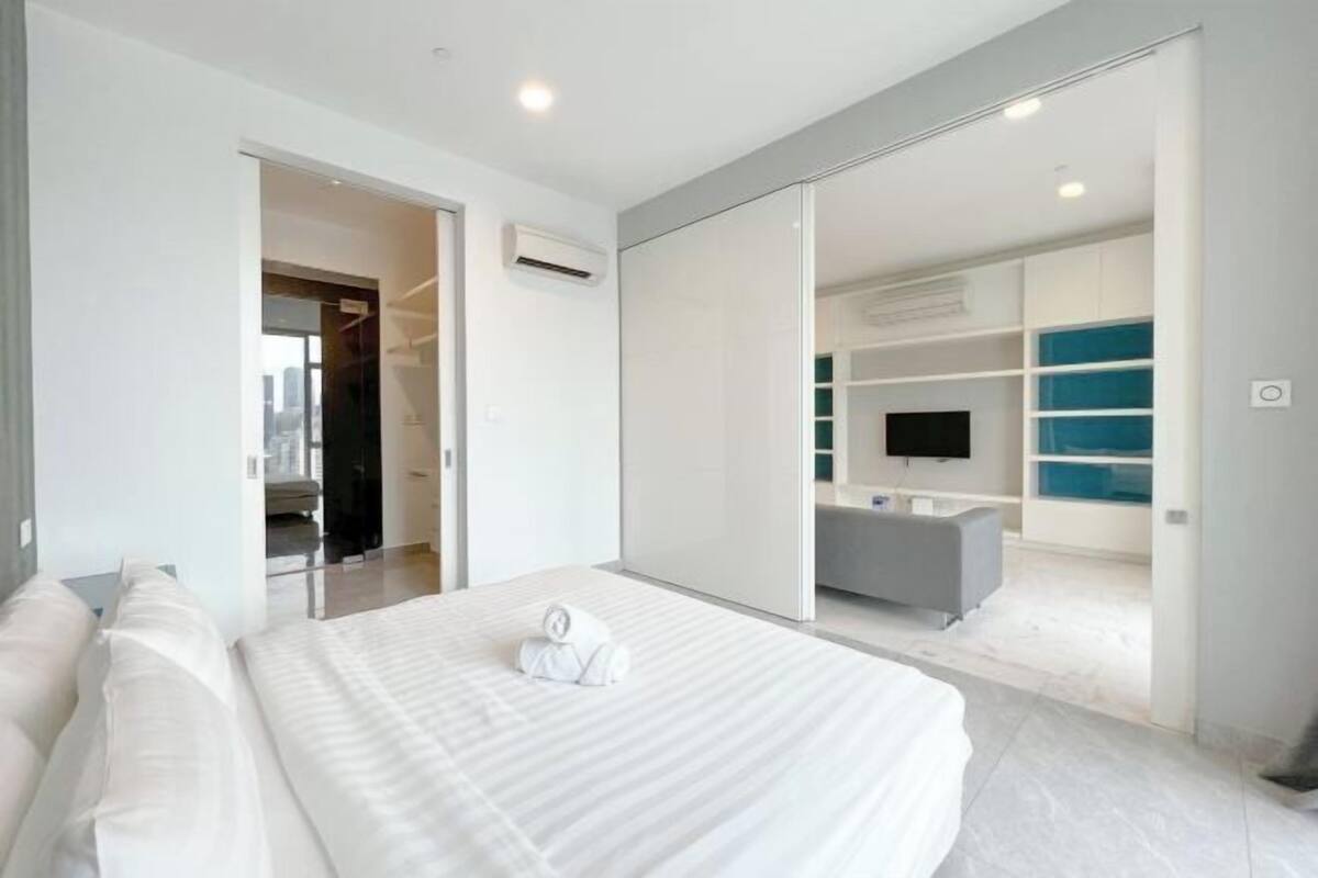 3 bedrooms, blackout curtains, soundproofing, iron/ironing board