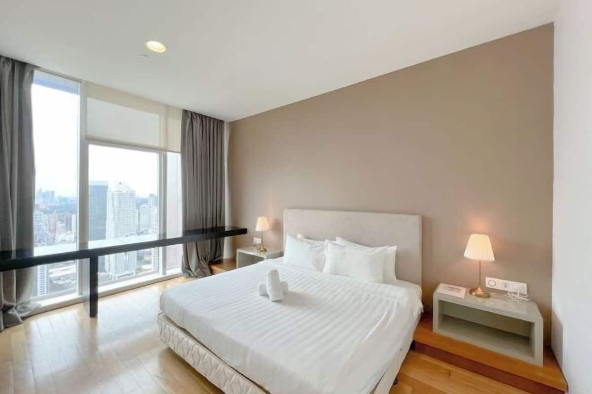 3 bedrooms, blackout curtains, soundproofing, iron/ironing board