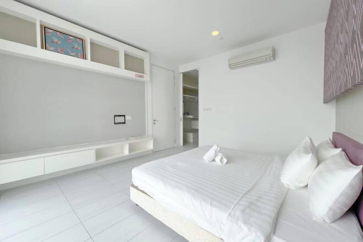 3 bedrooms, blackout curtains, soundproofing, iron/ironing board