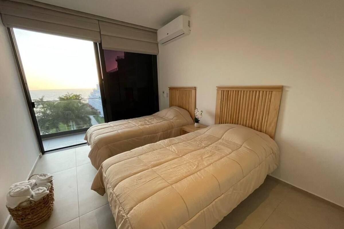 616 aria ocean | Egyptian cotton sheets, premium bedding, in-room safe