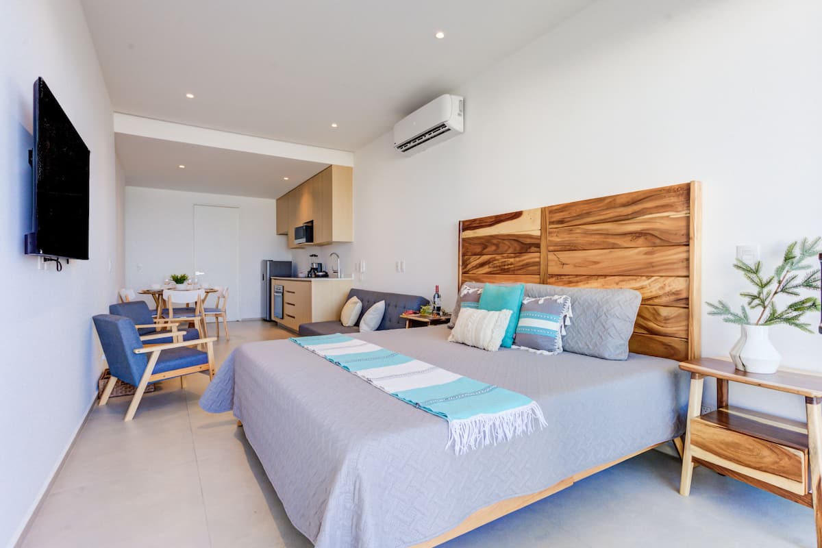 604 aria ocean | Egyptian cotton sheets, premium bedding, in-room safe
