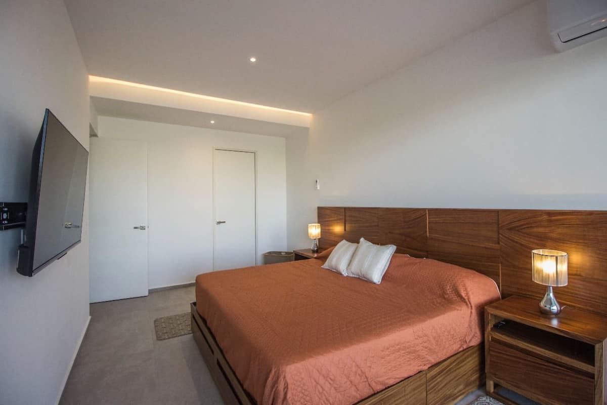 312 aria ocean | Egyptian cotton sheets, premium bedding, in-room safe
