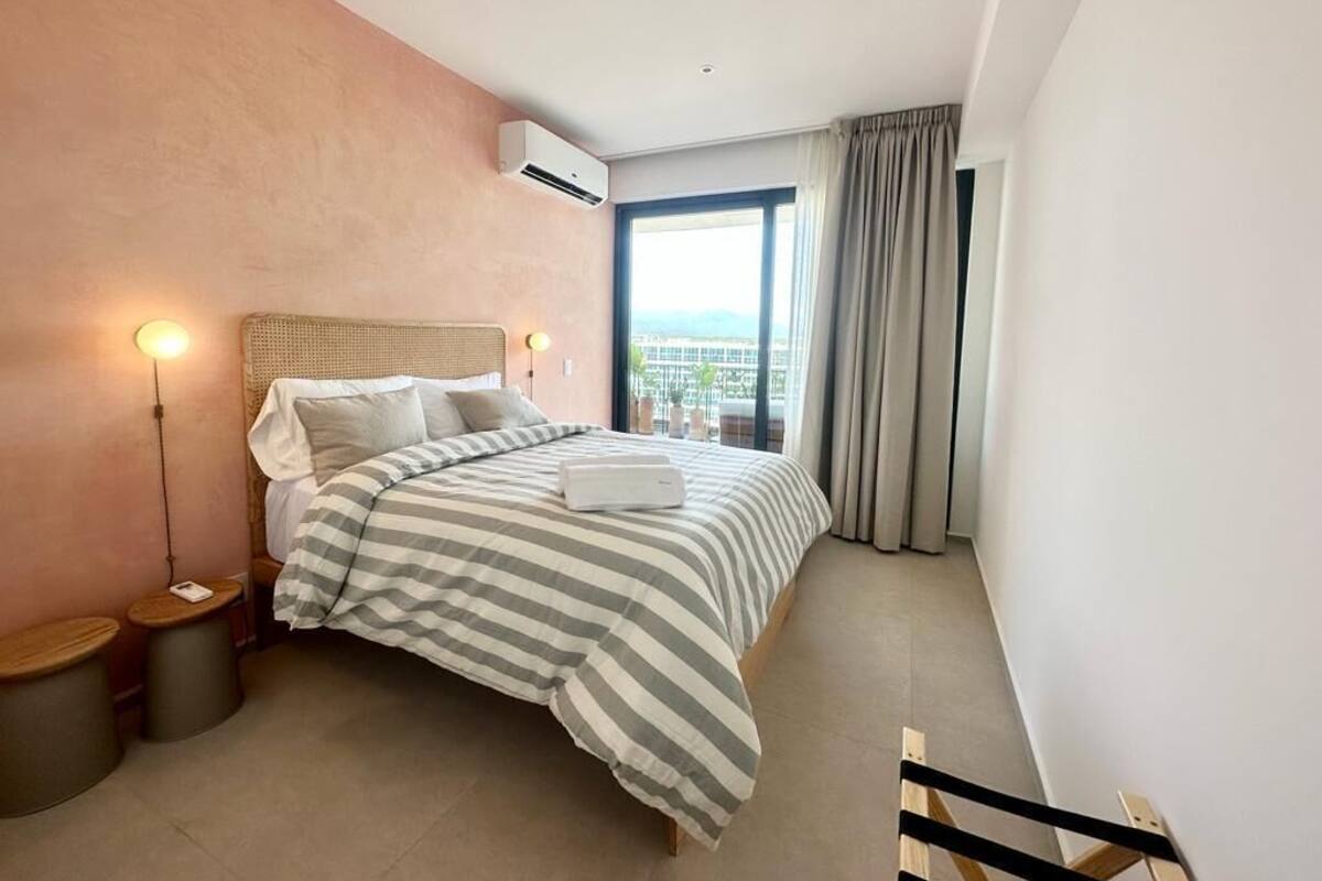 Deluxe Apartment | Egyptian cotton sheets, premium bedding, in-room safe