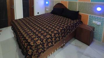 2 bedrooms, iron/ironing board, bed sheets