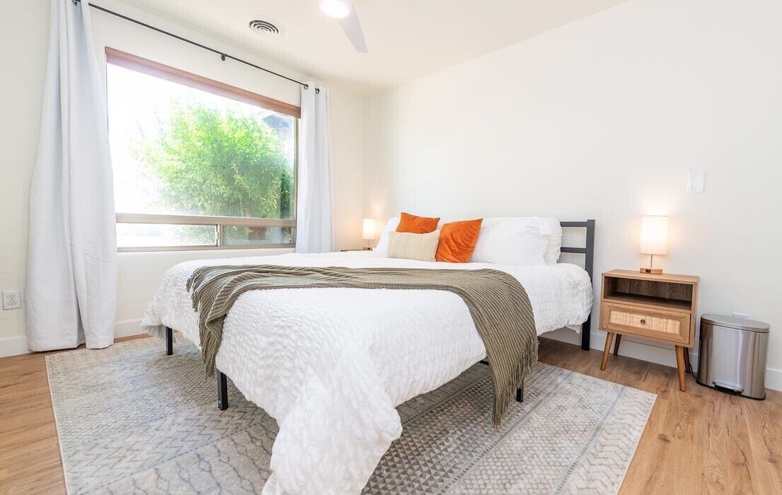 5 bedrooms, iron/ironing board, free WiFi, bed sheets