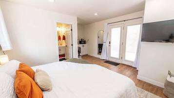 5 bedrooms, iron/ironing board, free WiFi, bed sheets