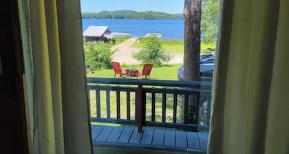 Renovated Chalet facing lac Heney in Gracefield Quebec