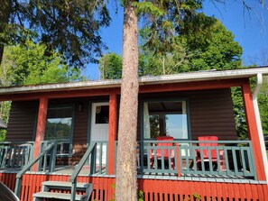 Terrace/patio - Renovated Chalet facing lac Heney in Gracefield Quebec (Gracefield)