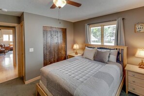 2 soverom, skrivebord, strykejern/-brett og wi-fi (inkludert)