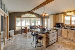 Fridge, microwave, oven, stovetop - Dream Island On the White Fish Chain (Crosslake)