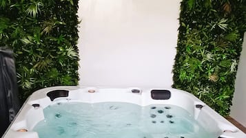 Bain à remous intérieur