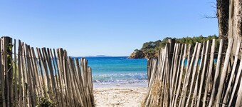 Private and air-conditioned villa for 10 people with a pool and stunning sea and hill views in La...