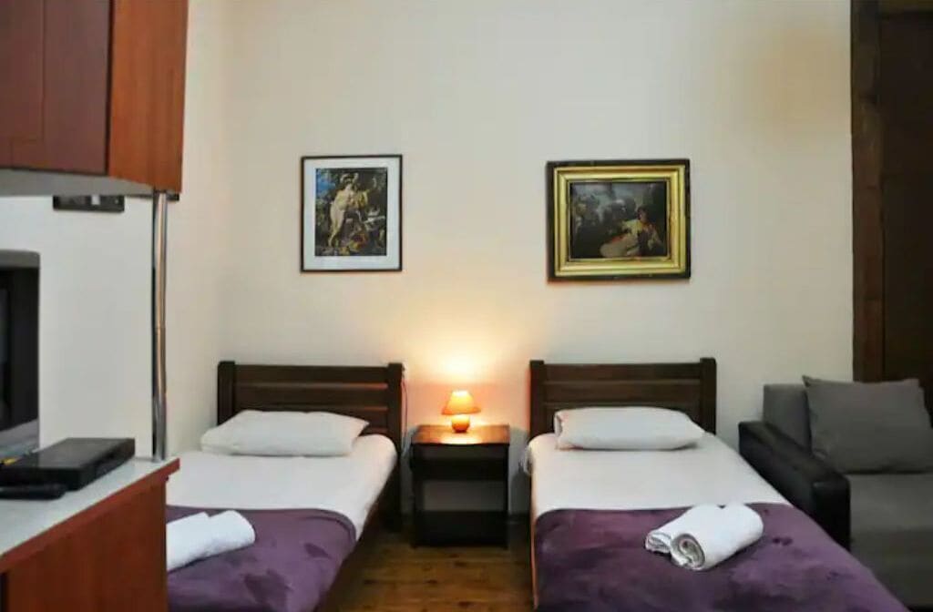 3 bedrooms, bed sheets