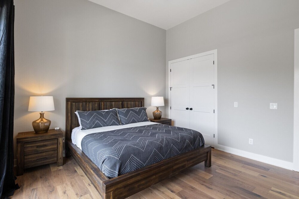 Paradise Palms Private Pool, Dock & Tiki Bar! Sunrise Beach Vrbo