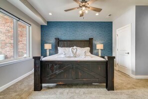 3 bedrooms, desk, iron/ironing board, travel crib