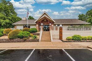 Exterior - Close to Branson HWY 76 Strip! Indoor Pool! (Branson)