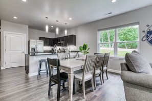 Dining - Close to Branson HWY 76 Strip! Indoor Pool! (Branson)