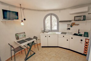 Fridge, microwave, oven, stovetop - Amelie - nice studio with private pool in Benissa (Benissa)