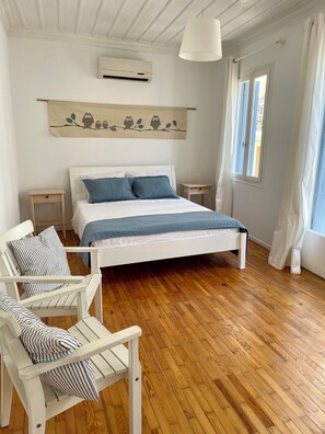 2 slaapkamers, een strijkplank/strijkijzer, gratis wifi, beddengoed