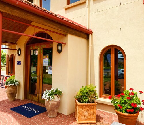 Tuscan Villa in Myrtleford