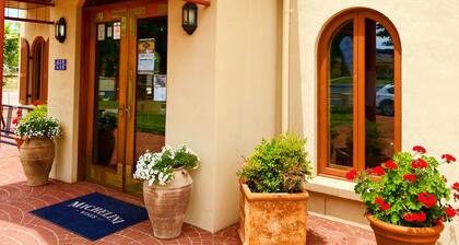 Tuscan Villa in Myrtleford