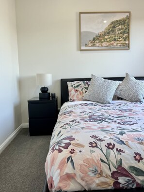 2 Schlafzimmer, Bügeleisen/Bügelbrett, Bettwäsche