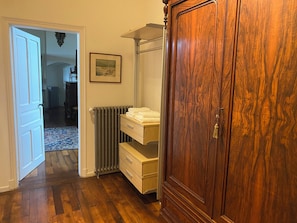 Royal Room, Park View | 1 bedroom, individually decorated, individually furnished, free WiFi