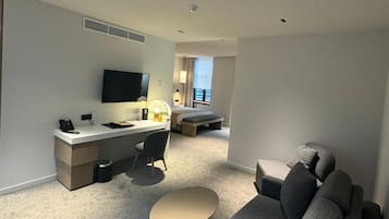 Suite Triple | 1 多间卧室、高档床上用品、Select Comfort 床、客房内保险箱