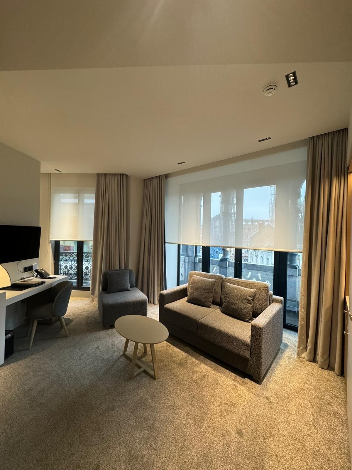 Suite Triple | Ropa de cama de alta calidad, colchones Select Comfort, caja fuerte