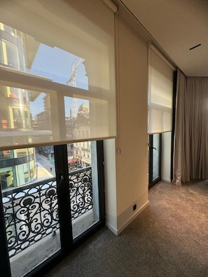 Business Suite. | City view