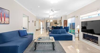 Open Plan! 3 Bedroom House ~ Taringa