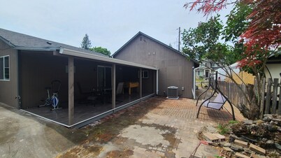 Newly Remodeled 3/2 w/ King Bed Near Intel