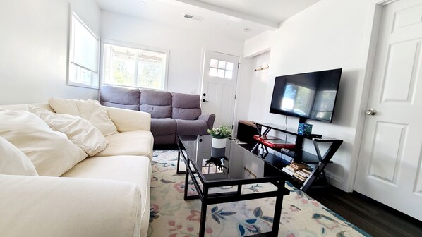 تلفزيون ذكي، كرة قدم الطاولة، كُتُب، مكتب