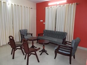 Living area - Bhawani kutir villa nainital (Nainital)