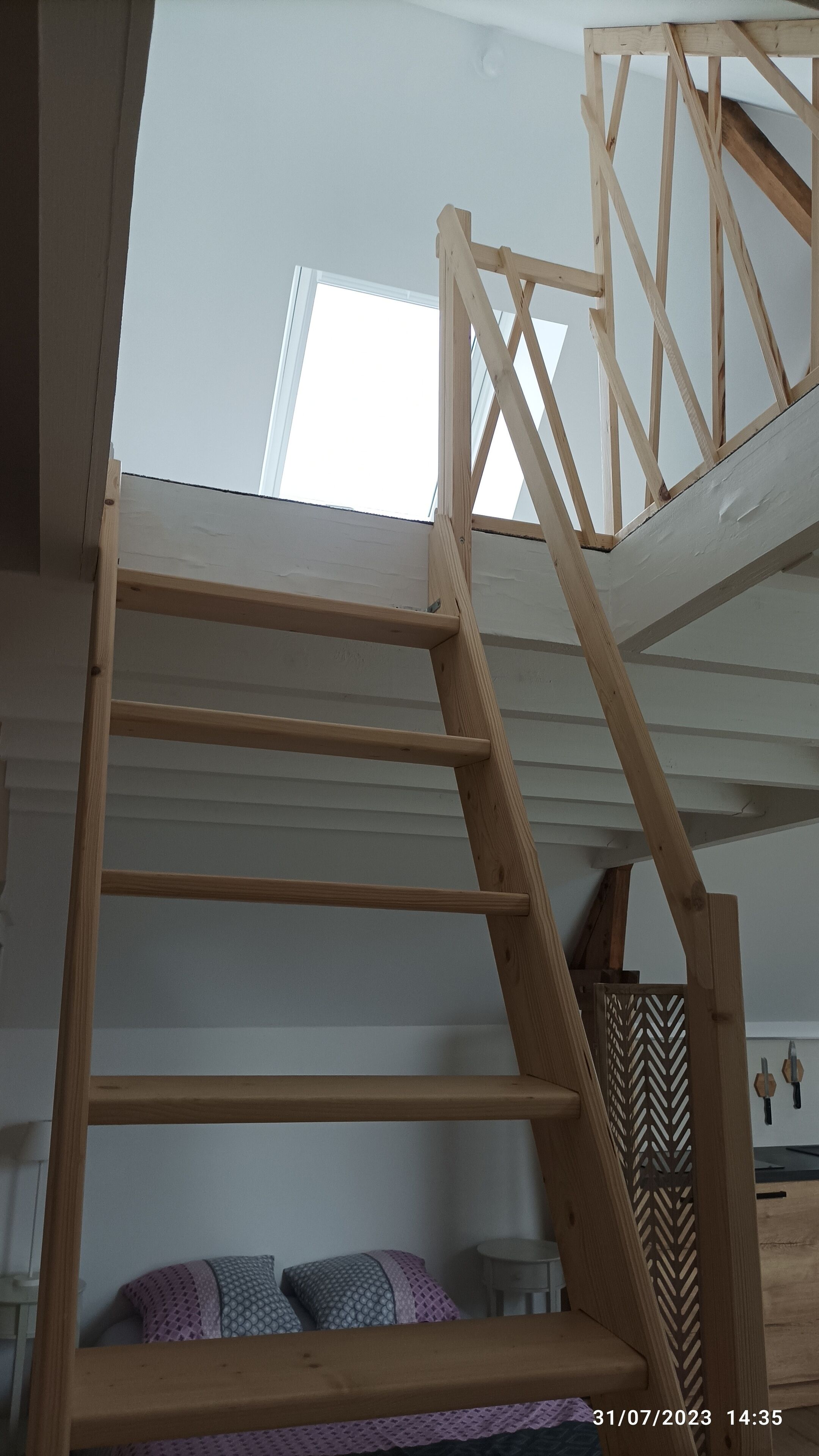 2 bedrooms, travel crib, bed sheets