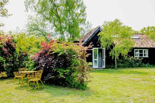 Comfy, Shabby art Studio in Rural Village Location Five Miles From Aldeburgh