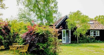 Comfy, Shabby art Studio in Rural Village Location Five Miles From Aldeburgh