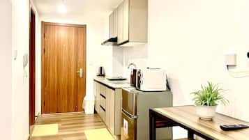 Cookware/dishes/utensils