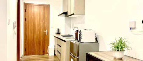 Cookware/dishes/utensils