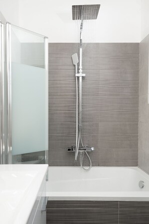Deluxe House | Bathroom - MTC-AN Apartment by the sea and Airport (Markopoulo Mesogaias)