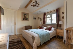 2 bedrooms, free WiFi, bed sheets - Secluded Stables With Parking in Grounds of Home in the Heart of the new Forest (Burley, Nr Ringwood)
