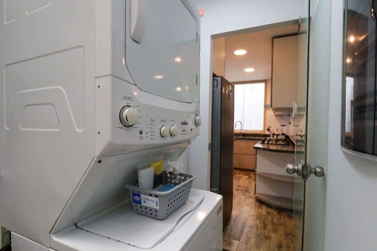 Køleskab, mikrobølgeovn, ovn, kogeplade