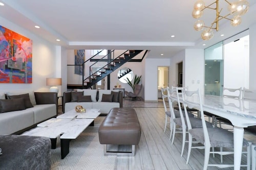 w* | Stunning House in the Heart of Barranco