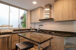 Fridge, microwave, oven, stovetop - w* | Stunning House in the Heart of Barranco (Barranco)