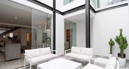 w* | Stunning House in the Heart of Barranco