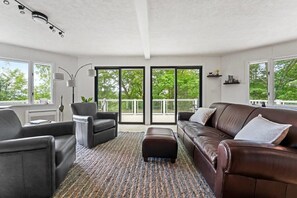 TV, fireplace, books, offices