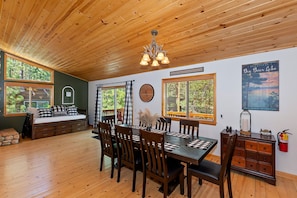 Dining - Beary Cozy Cabin By Destination Big Bear: Log Cabin!Hot Tub! Wood Flooring! Foosball! Close to the Convention Center! (Big Bear City)
