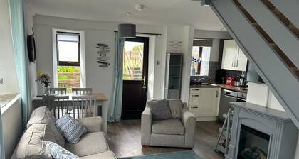 Cosy cottage in a quiet location overlooking the golf course to the sea