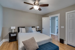 3 habitaciones, escritorio, tabla de planchar con plancha y wifi gratis